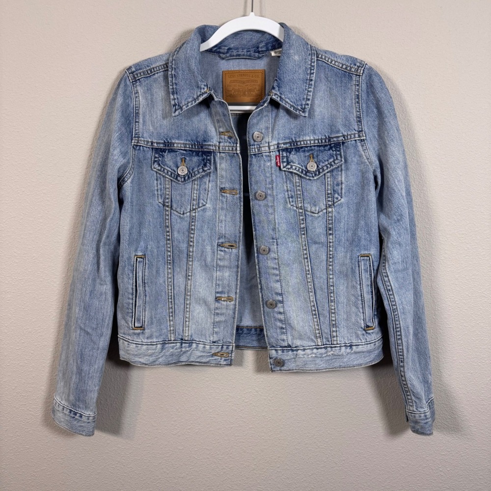 Levis Premium Women's Light Wash Denim Trucker Americana Indie Jacket Blue M